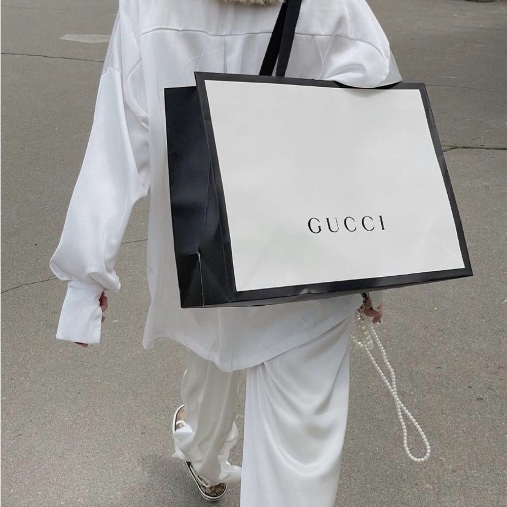 4 Gucci Black and White Shopping Bags